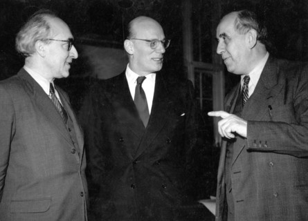 Gustaf GRÜNDGENS, with city councilor MAY and Ernst REUTER