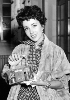 Elizabeth TAYLOR with handbag, 1951