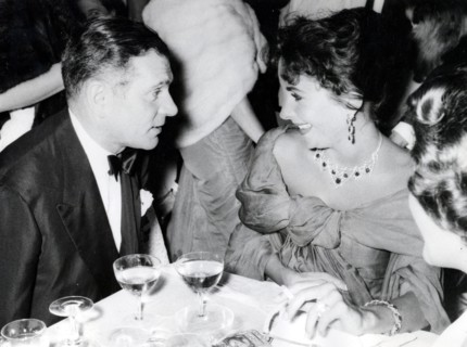 Elizabeth TAYLOR and Sir Laurence OLIVIER, 1957