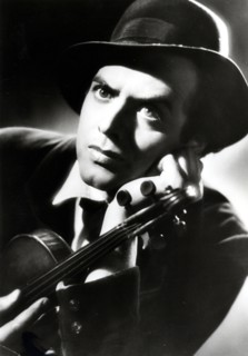 Will QUADFLIEG portrait with violin