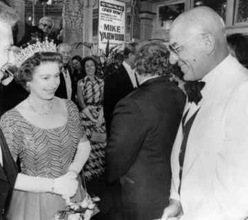 Telly SAVALAS, Queen Elizabeth II