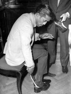 Sammy DAVIS Jr. , shoe fitting