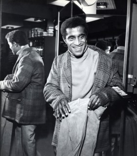 Sammy DAVIS Jr, buying pants