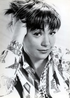 Shirley MACLAINE, portrait