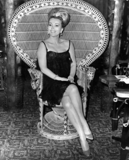Zsa Zsa GABOR in the wicker chair at a press conference in 1964