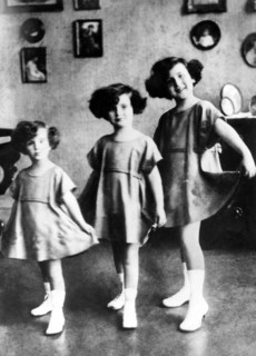 Zsa Zsa GABOR as a child with her sisters