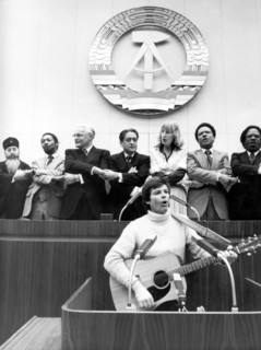 Dean REED at the World Peace Council memorial event