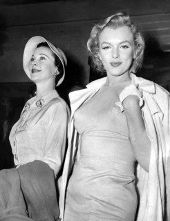 Vivien LEIGH and Marilyn MONROE 1957