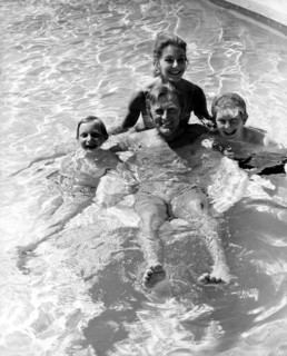 Kirk DOUGLAS with wife Anne BUYDENS and sons Eric and Peter Vincent