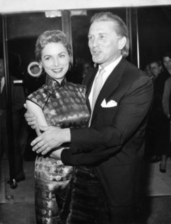 Kirk DOUGLAS with Janet LEIGH in 1958