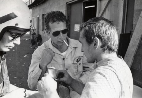 Paul NEWMAN and Dennis HOPPER on a go-kart track