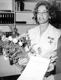 Maria SCHELL receives the Federal Cross of Merit