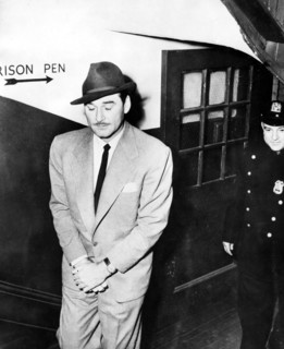 Errol FLYNN at a police station, New York 1948