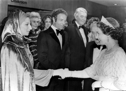 QUEEN ELIZABETH II, Barbra STREISAND, James CAAN and James STEWART, 1975