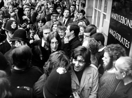 John LENNON and Yoko ONO at a court hearing, London 1968