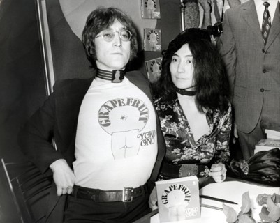 John LENNON and Yoko ONO at the book premiere of 'Grapefruit' in 1971