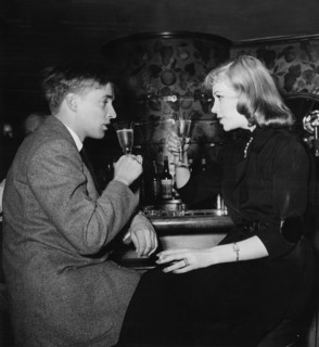 Hildegard KNEF and Oskar WERNER in a bar in Frankfurt, 1951