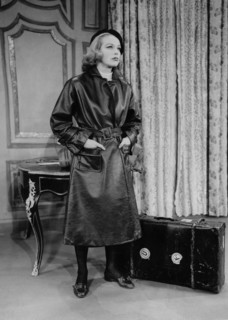 Hildegard KNEF in the play 'Silk Stockings'