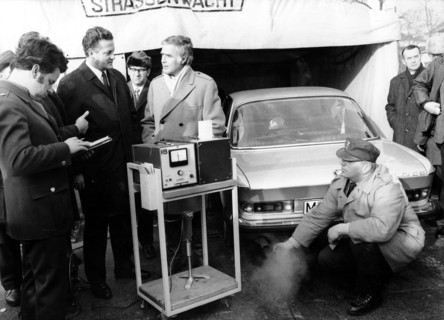 Max STREIBL and Joachim FUCHSBERGER at the ADAC emissions test, Munich 1971