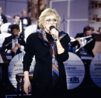 Hildegard KNEF performing, around the 1980s