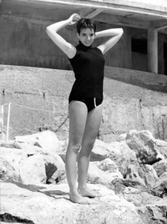 Liza MINNELLI in swimsuit on the beach, Monte Carlo