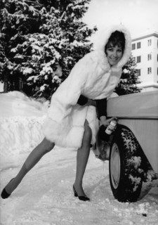 Petra SCHÜRMANN demonstrates the 'Ice Claw' spray can