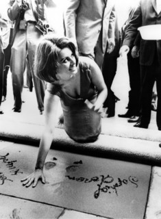 Sophia LOREN leaves handprints in Holly wood, 1962