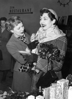 Gisela TROWE and Diane HART, 1952