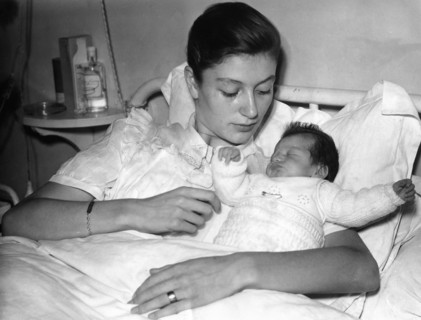 Anouk AIMEE with baby Manuela