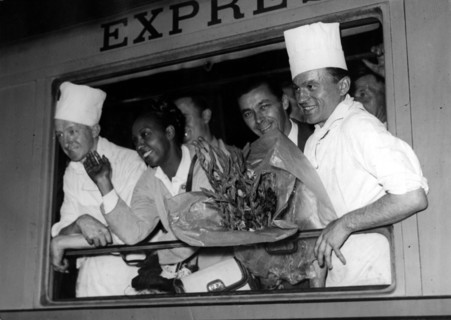 Josephine BAKER on the train to London