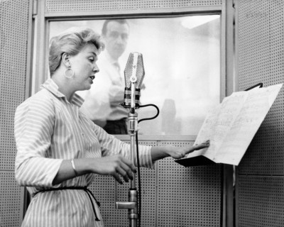 Doris DAY recording in a recording studio