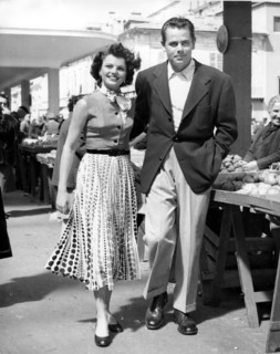 Glenn FORD and Geraldine BROOKS on a walk