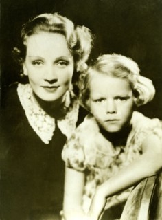 Marlene DIETRICH with her daughter Maria, 1931