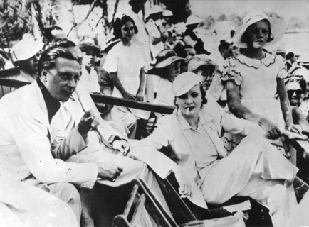 Marlene DIETRICH with her family at a polo game