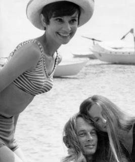 Audrey HEPBURN with Yul BRYNNER and Doris KLEINER