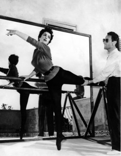 Gina LOLLOBRIGIDA with her dance teacher, 1955