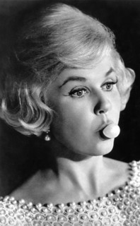 Doris DAY with a bubble gum bubble