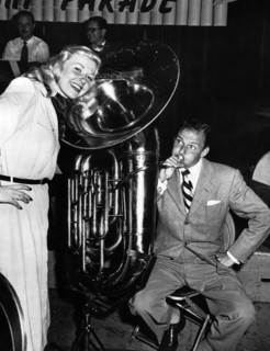 Doris DAY and Frank SINATRA during radio recordings, 1946