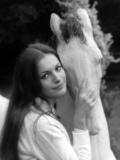 Catherine SPAAK with the sculpture of a horse, 1967