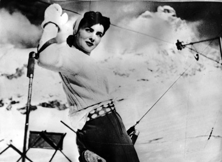 Gina LOLLOBRIGIDA skiing, 1950