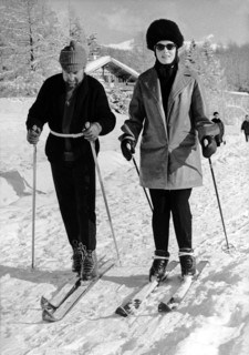 Gina LOLLOBRIGIDA skiing