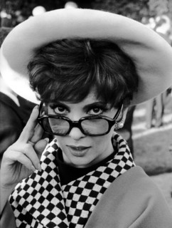 Gina LOLLOBRIGIDA with hat and glasses, 1966