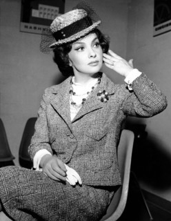 Gina LOLLOBRIGIDA in a checkered costume