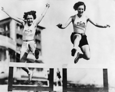 Joan CRAWFORD hurdling