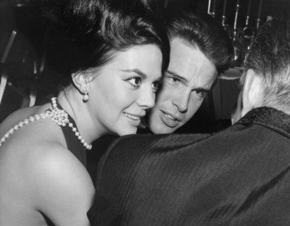 Natalie WOOD and Warren BEATTY at a party