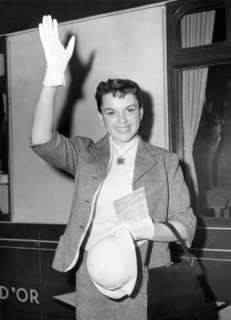 Judy GARLAND at London Airport, 1954
