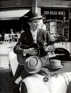 Peter KRAUS does hat advertising