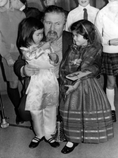 Girl pulling Peter USTINOV by the beard, Neuilly-sur-Seine 1969