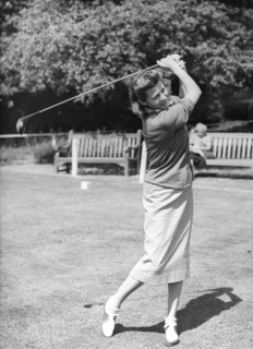 Rita HAYWORTH playing golf