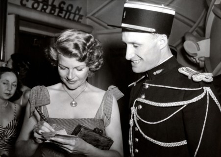 Rita HAYWORTH, France Premiere of 'Gilda'